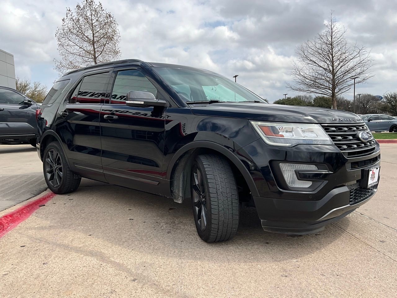Used 2017 Ford Explorer XLT w/ Equipment Group 202A image 5