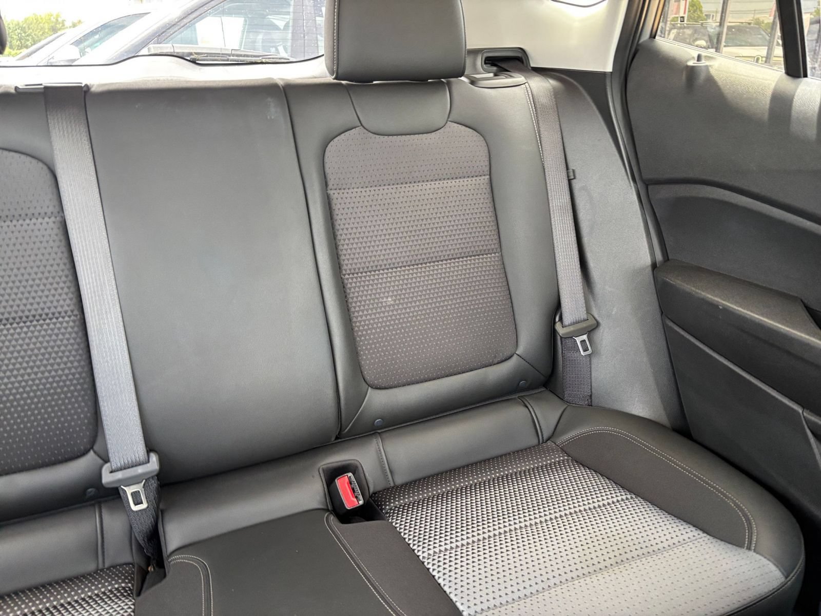 Used 2025 Chevrolet Trax LT FWD image 31