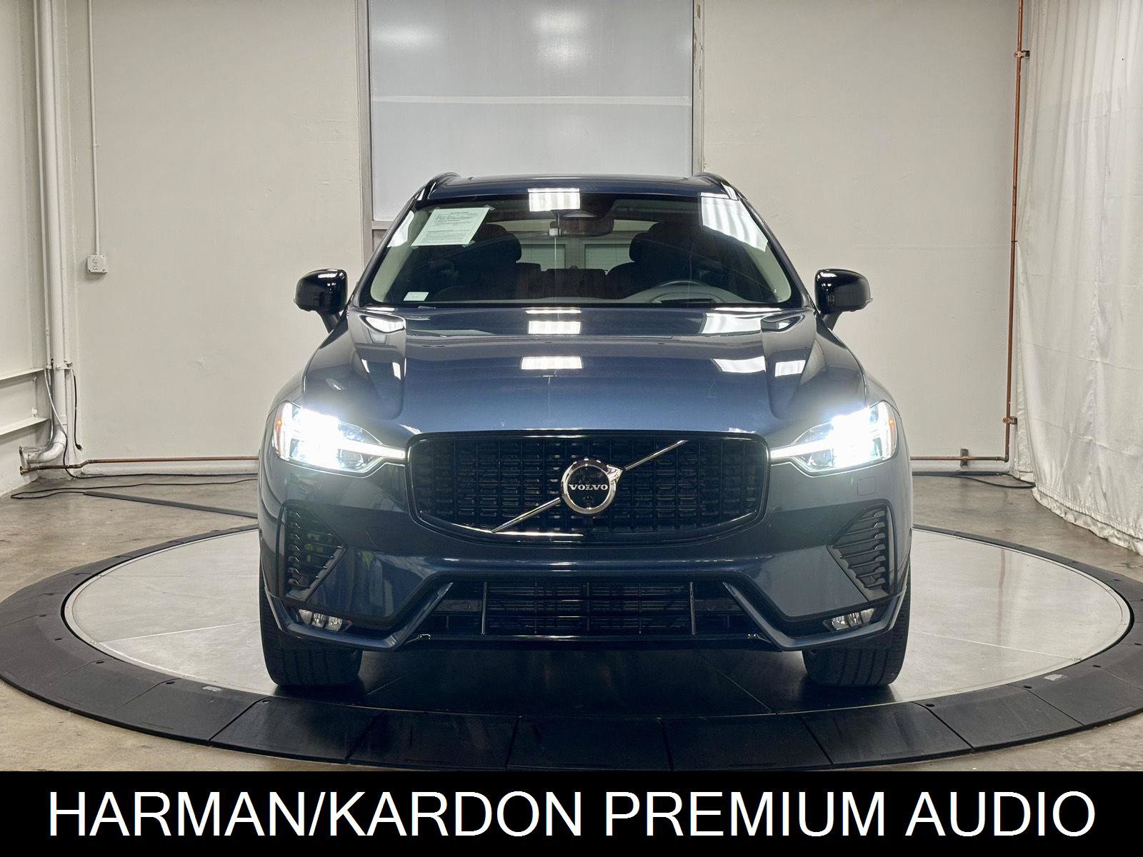 Used 2023 Volvo XC60 B5 Ultimate w/ Climate Package FWD image 3