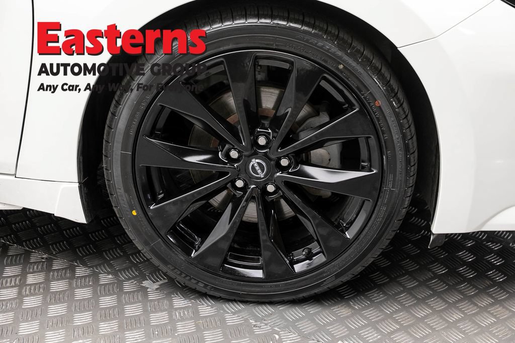 Used 2023 Nissan Maxima SR w/ Sport Mat Group FWD image 34