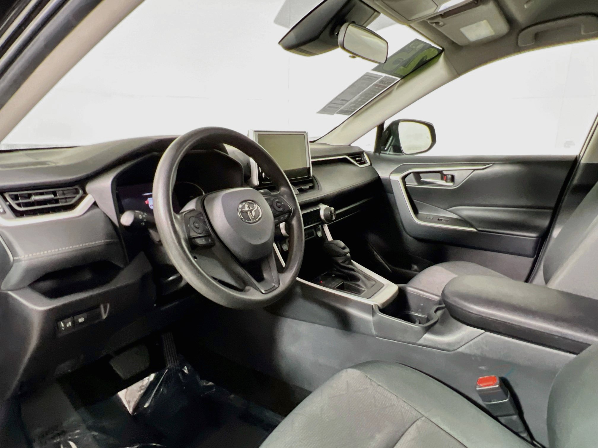 Used 2025 Toyota RAV4 XLE FWD image 29
