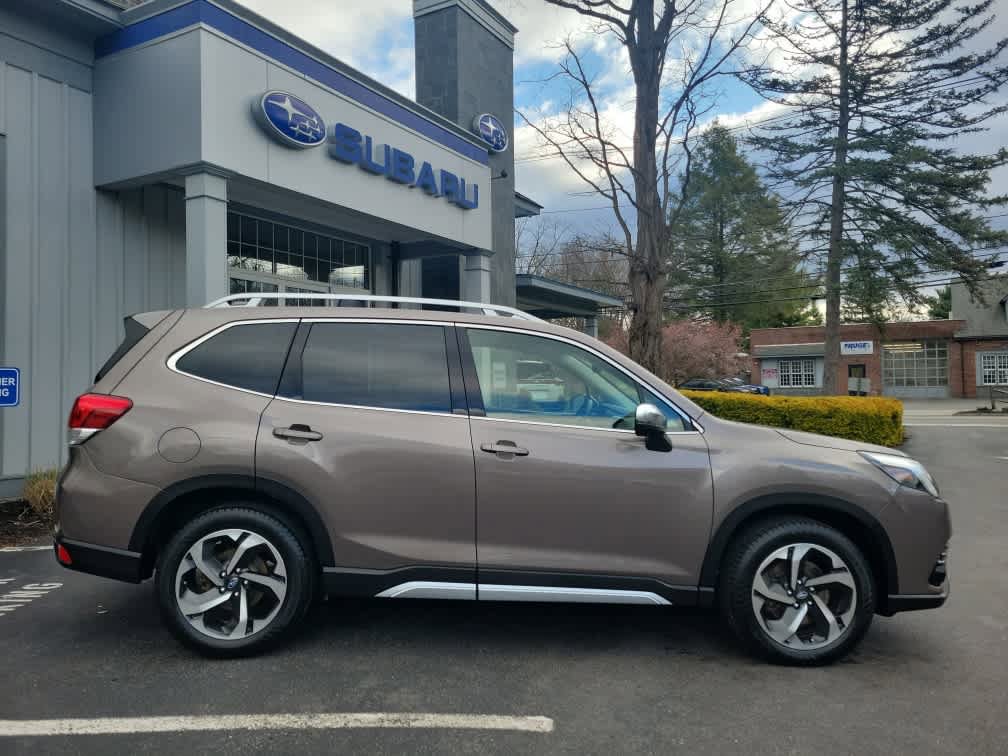 Used 2022 Subaru Forester Touring AWD/4WD image 2