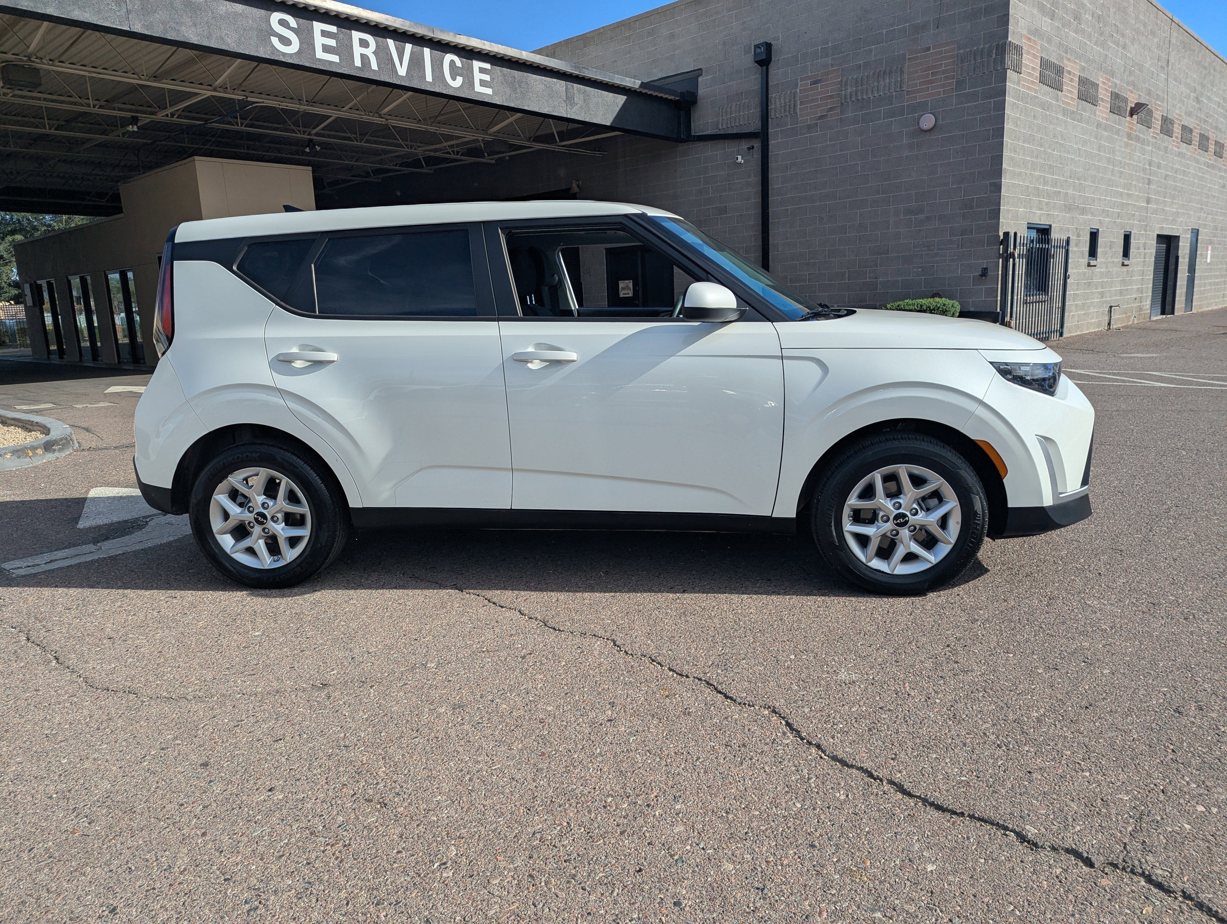 Certified 2025 Kia Soul LX image 2