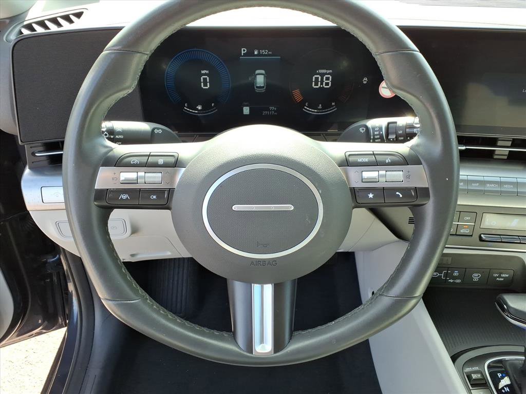 Used 2025 Hyundai Kona SEL image 12