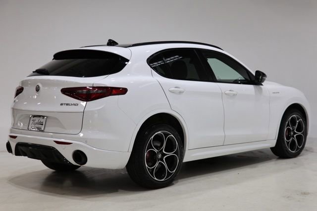 Used 2023 Alfa Romeo Stelvio Veloce AWD/4WD image 6