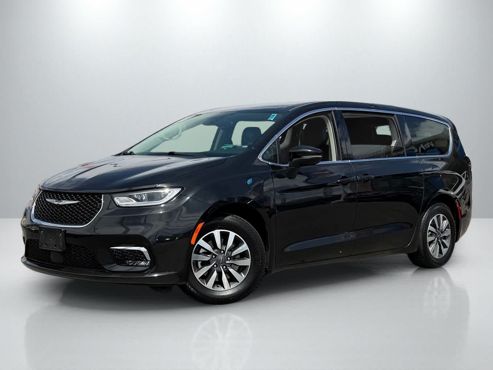 Used 2023 Chrysler Pacifica Touring-L