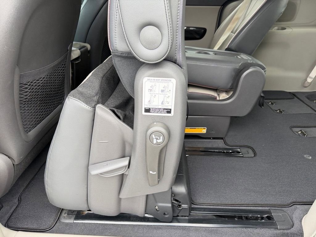 Used 2016 Kia Sedona EX image 14