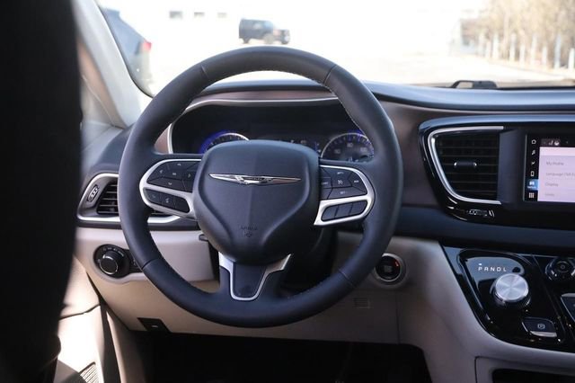 Used 2023 Chrysler Voyager LX image 25