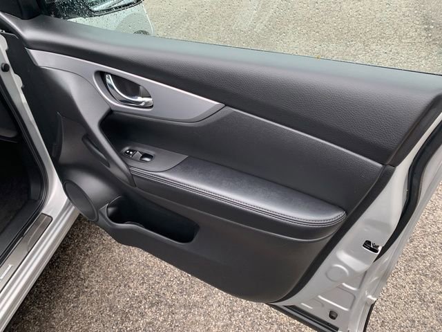 Used 2020 Nissan Rogue Sport SV w/ Technology Package AWD/4WD image 13
