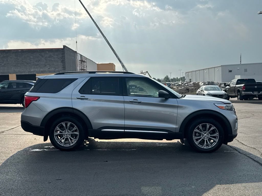 Used 2023 Ford Explorer XLT w/ Equipment Group 202A AWD/4WD image 8