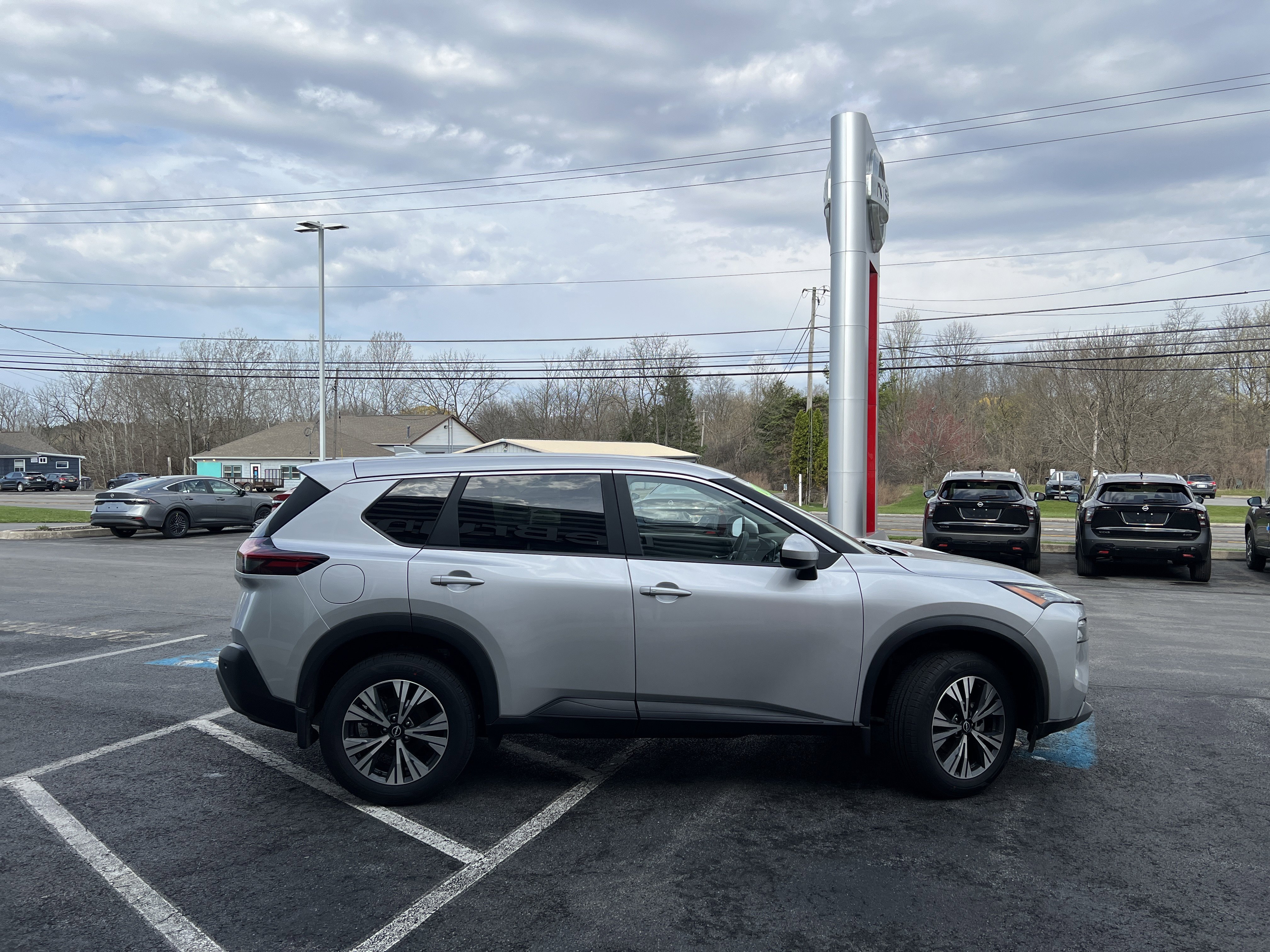 Used 2023 Nissan Rogue SV AWD/4WD image 9