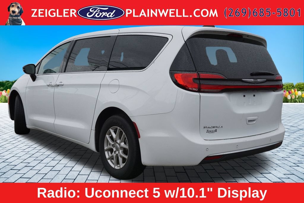 Used 2024 Chrysler Pacifica Touring-L FWD image 3