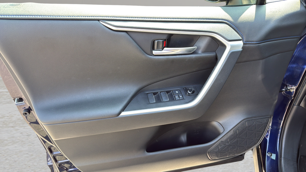 Used 2019 Toyota RAV4 XSE AWD/4WD image 10