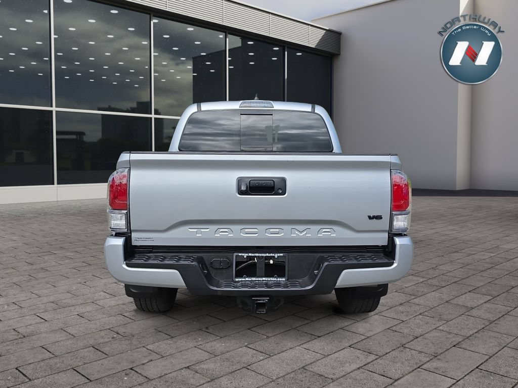 Used 2022 Toyota Tacoma TRD Sport AWD/4WD image 4