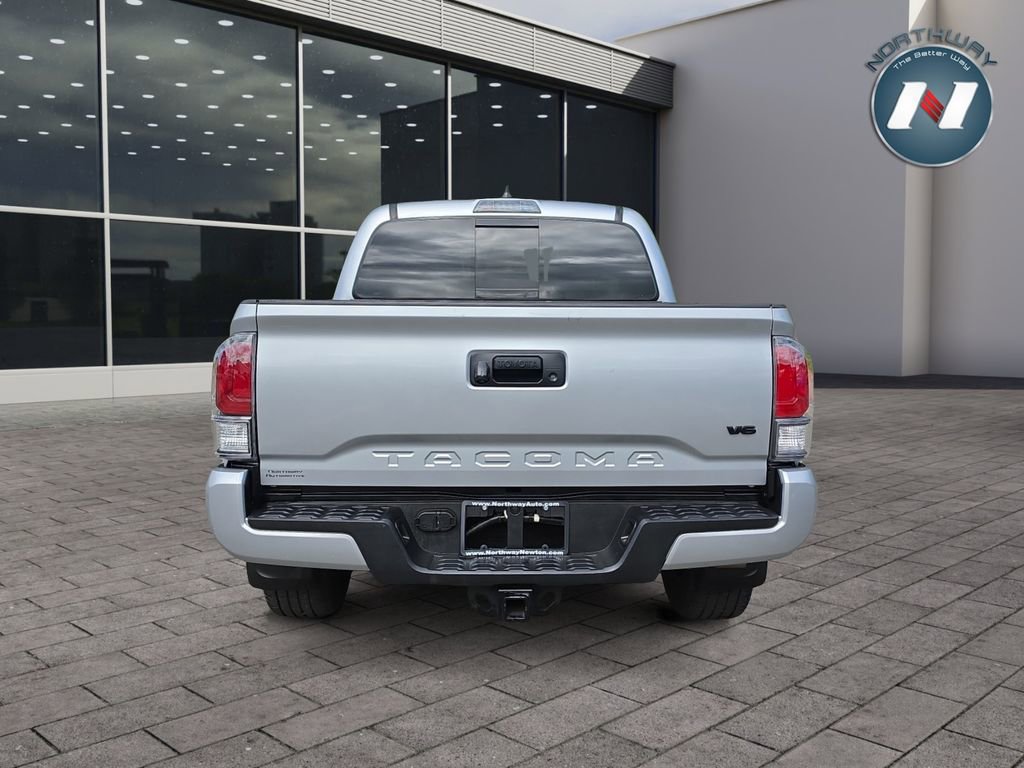 Used 2022 Toyota Tacoma TRD Sport AWD/4WD image 4