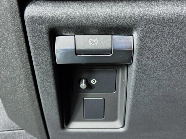 Used 2025 Land Rover Defender 110 V8 image 10