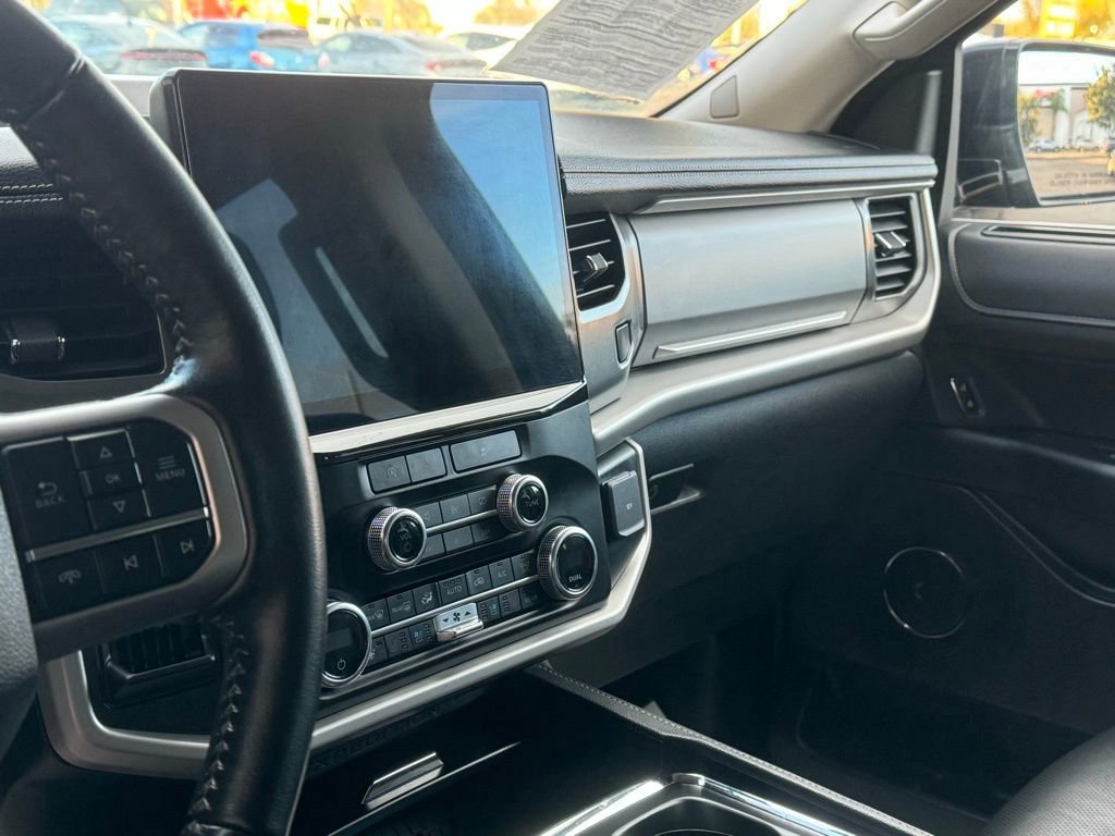 Used 2024 Ford Expedition XLT image 19