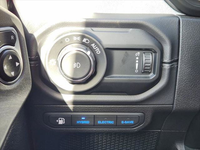 Certified 2025 Jeep Wrangler Sahara image 31