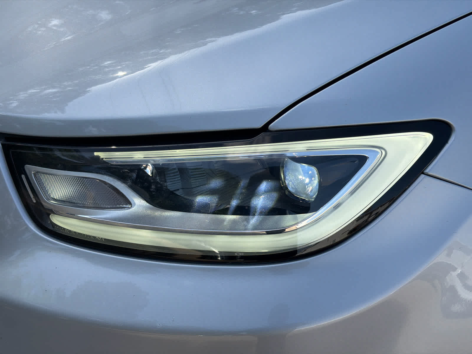 Used 2024 Chrysler Pacifica Touring-L FWD image 9