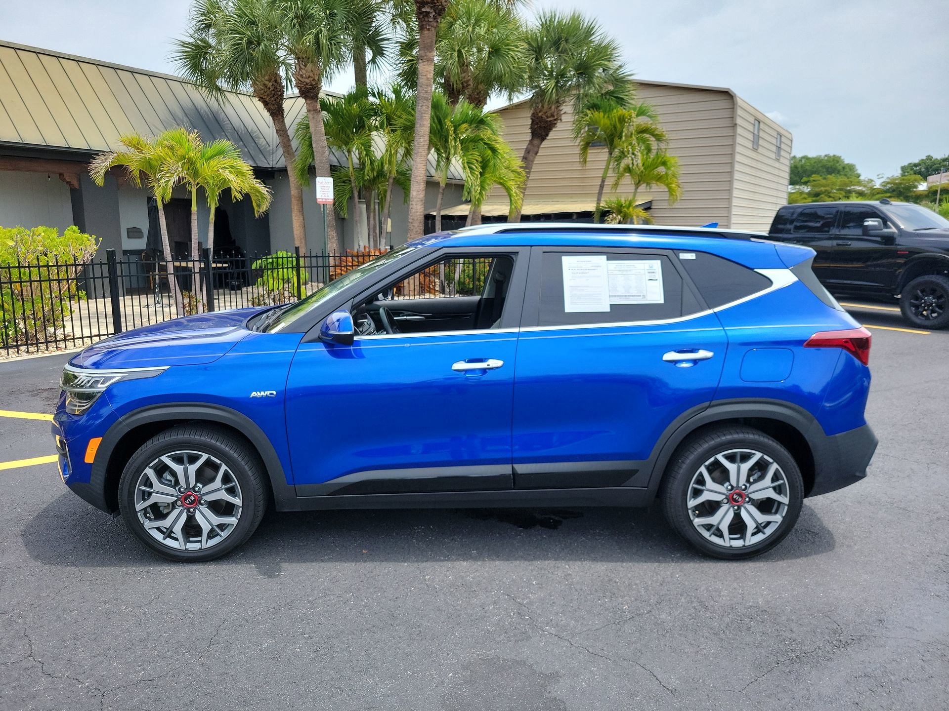 Used 2021 Kia Seltos SX w/ SX Sunroof Package AWD/4WD image 9