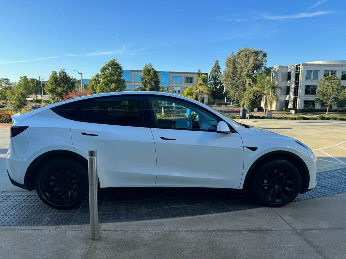 Used 2024 Tesla Model Y Long Range RWD image 8