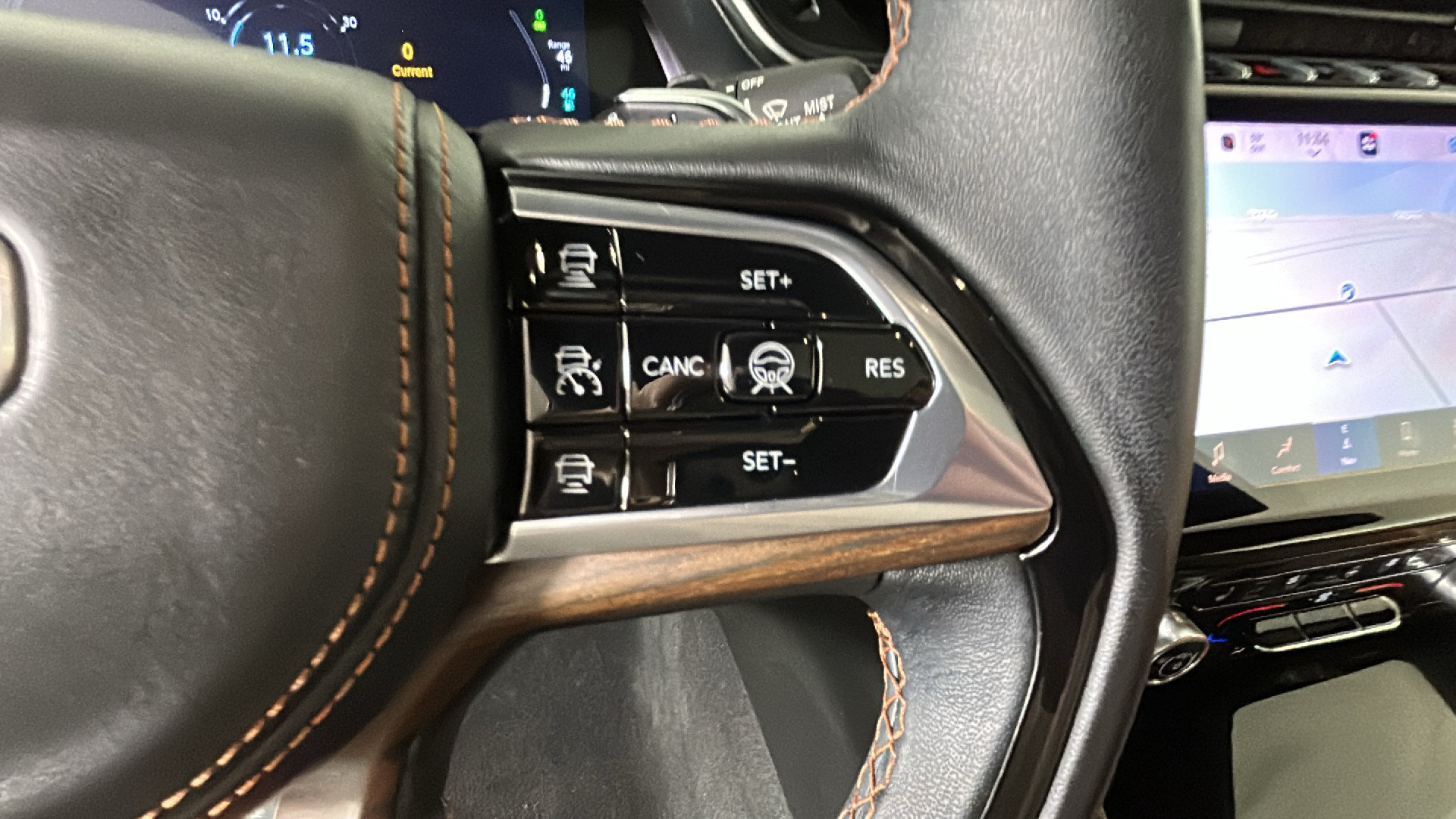 Used 2023 Jeep Grand Cherokee Summit AWD/4WD image 20