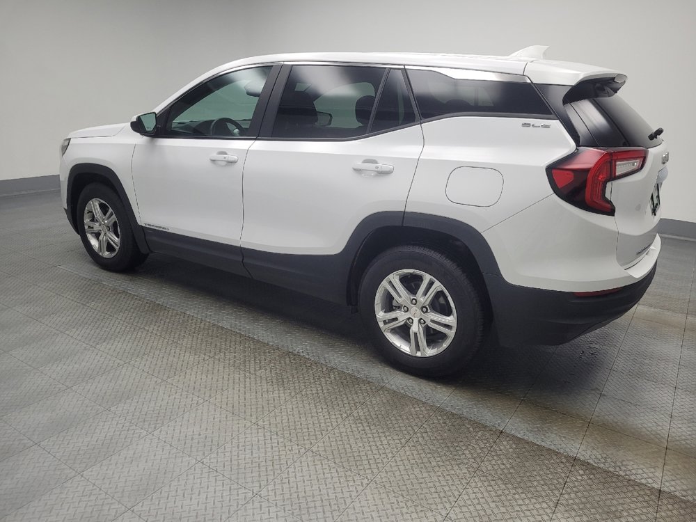 Used 2024 GMC Terrain SLE image 3