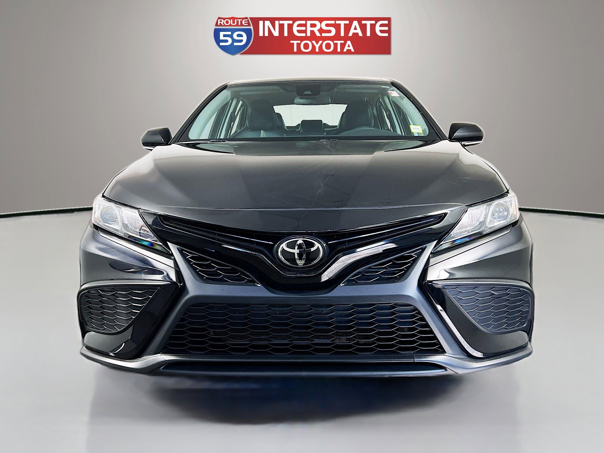 Used 2024 Toyota Camry SE image 2