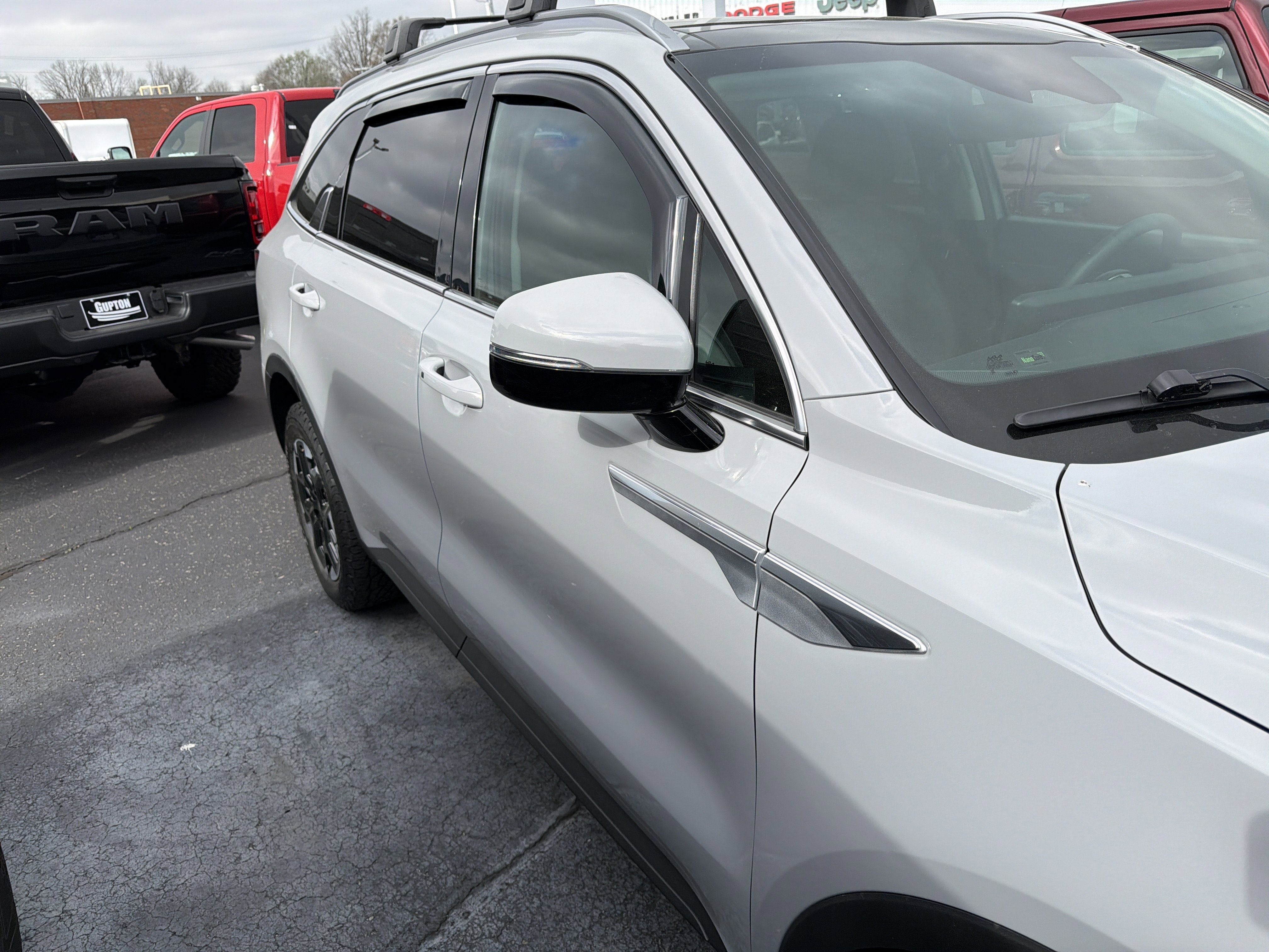 Used 2024 Kia Sorento S w/ Panoramic Sunroof Package image 6