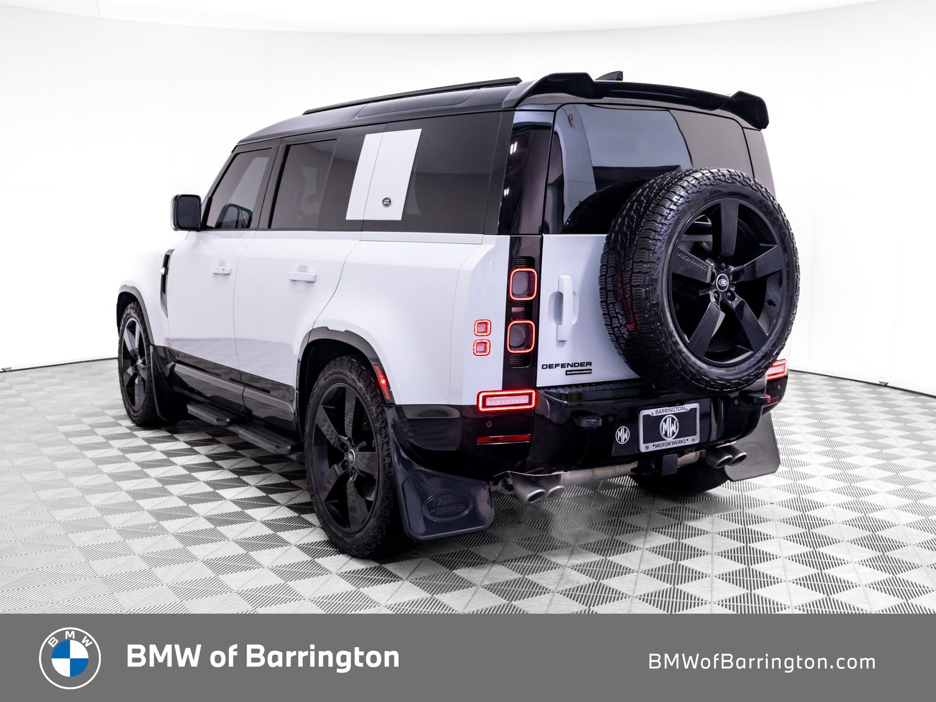 Used 2023 Land Rover Defender 110 V8 AWD/4WD image 3