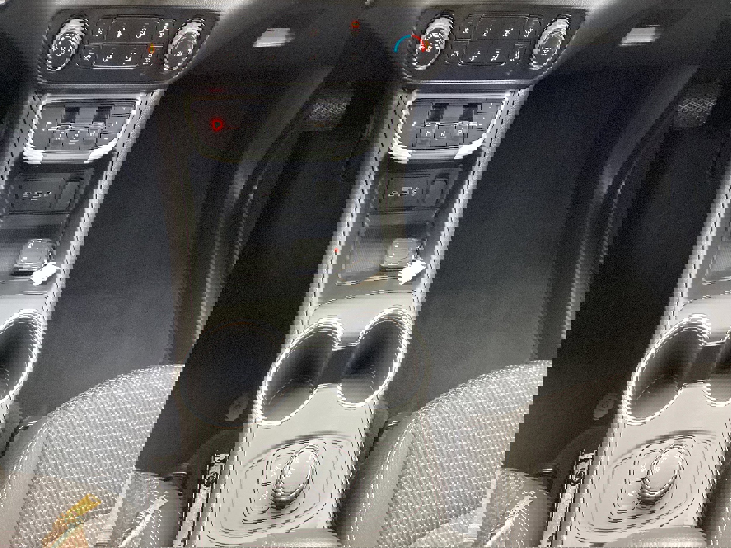 Used 2024 GMC Terrain SLE image 19