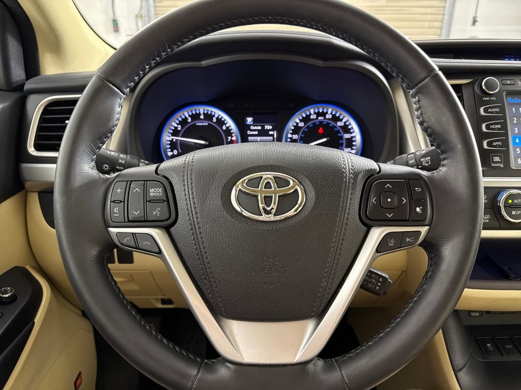 Used 2017 Toyota Highlander Limited image 12