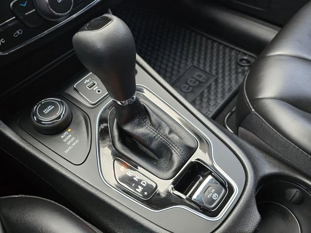 Used 2021 Jeep Cherokee Latitude Plus image 29