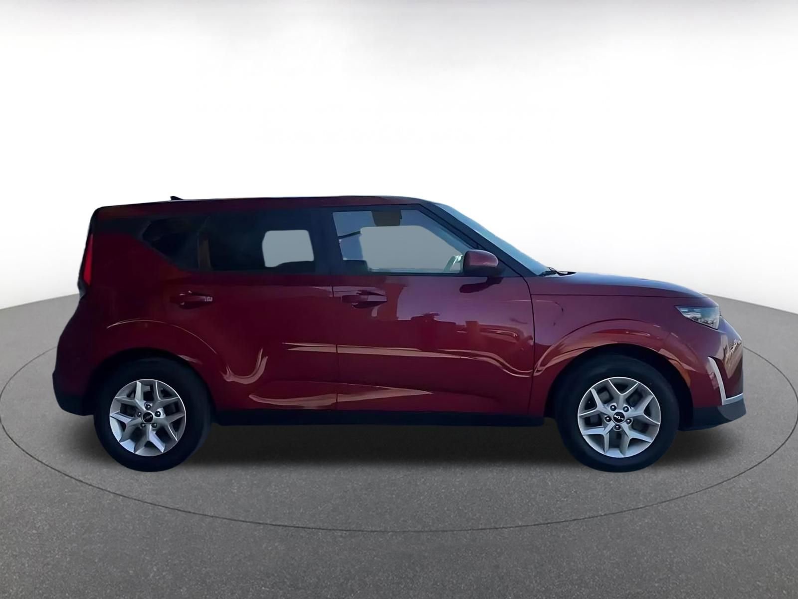Used 2025 Kia Soul LX w/ LX Technology Package FWD image 15