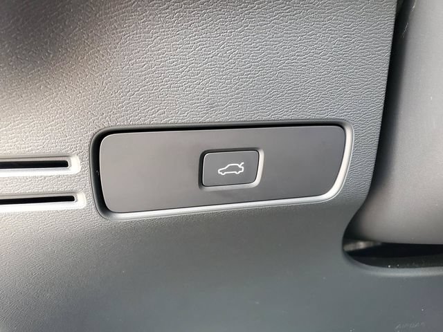 Certified 2026 Volvo XC40 B5 Core w/ Climate Package AWD/4WD image 16