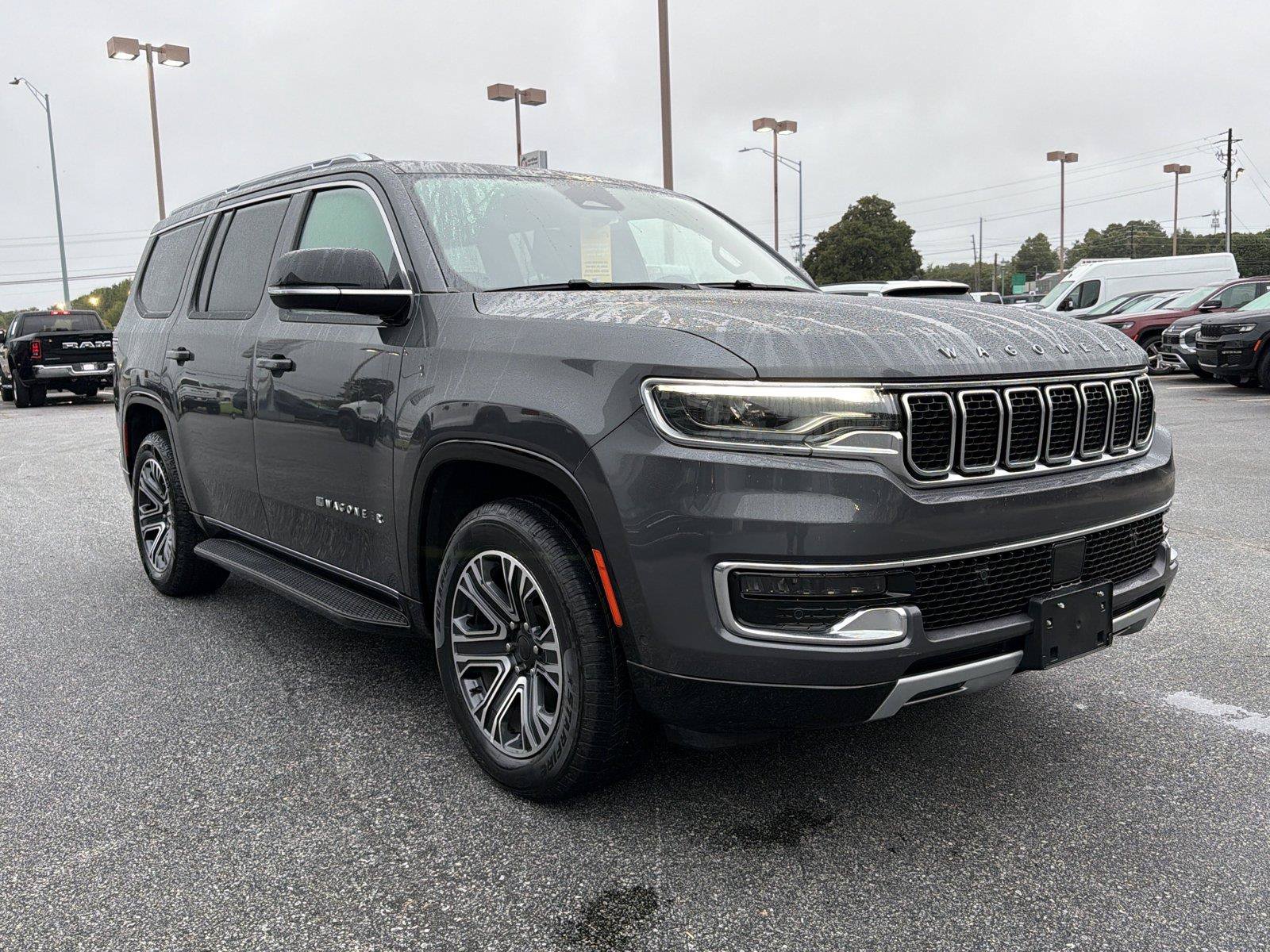 Used 2024 Jeep Wagoneer Series II w/ Flexible Seating Group RWD image 4