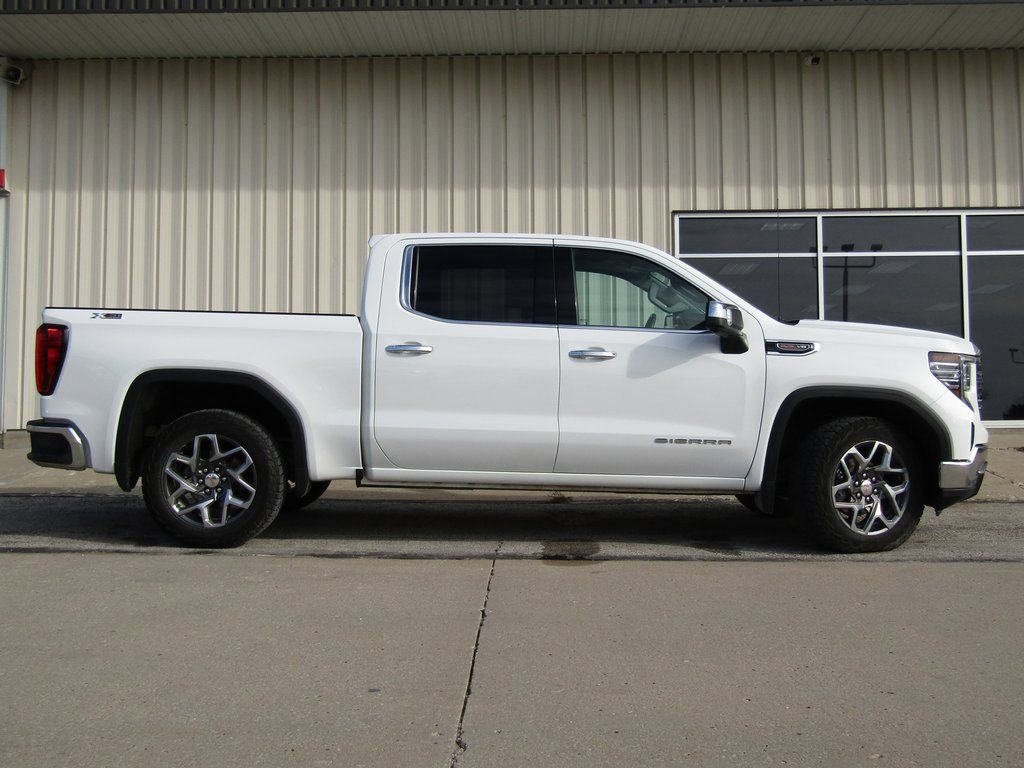 Used 2023 GMC Sierra 1500 SLT image 2