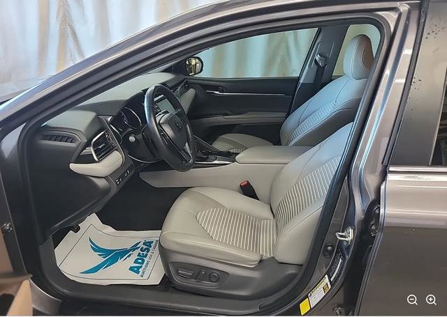 Used 2020 Toyota Camry SE image 3