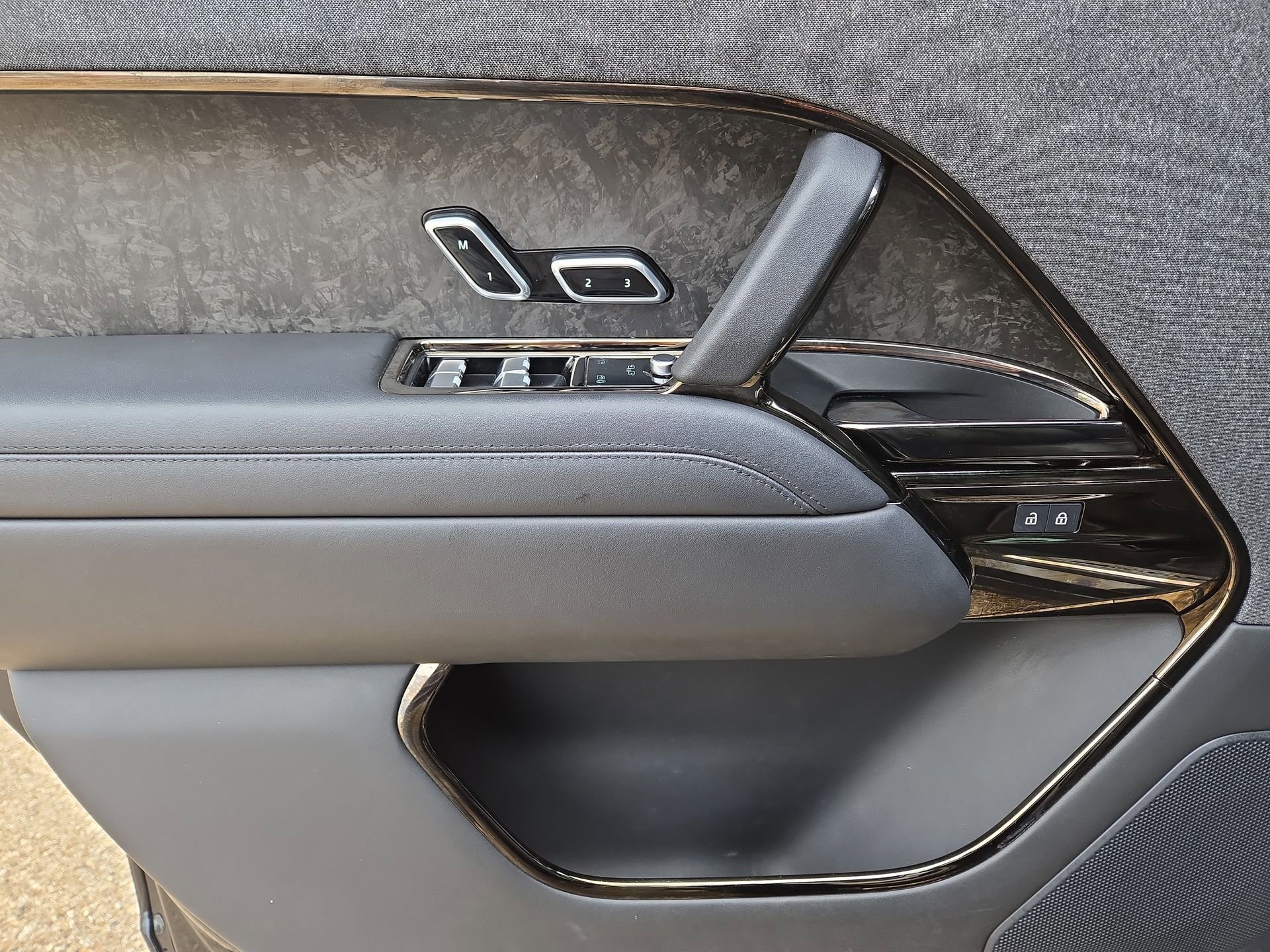 Used 2023 Land Rover Range Rover Sport First Edition image 15