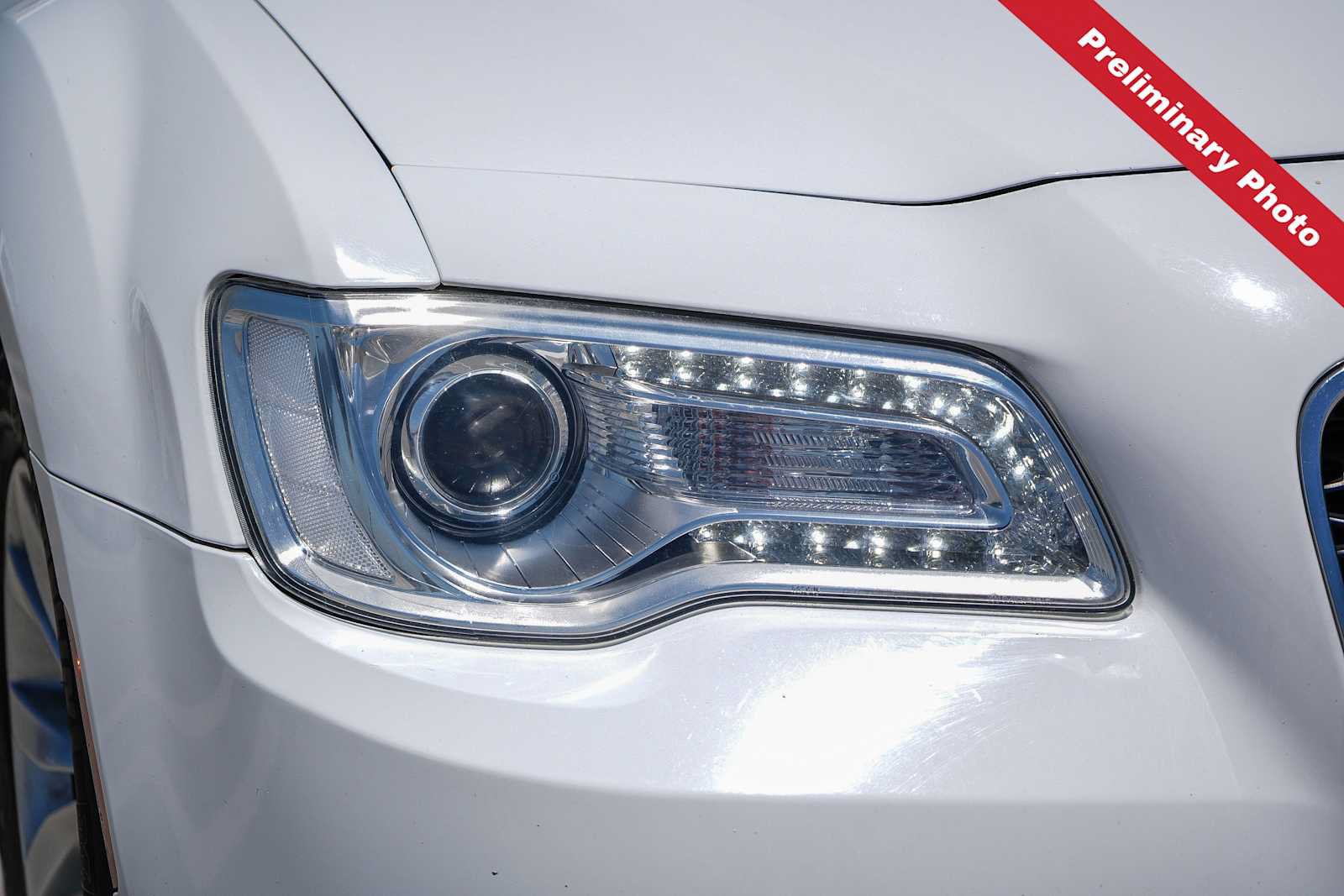 Used 2016 Chrysler 300 Limited RWD image 4