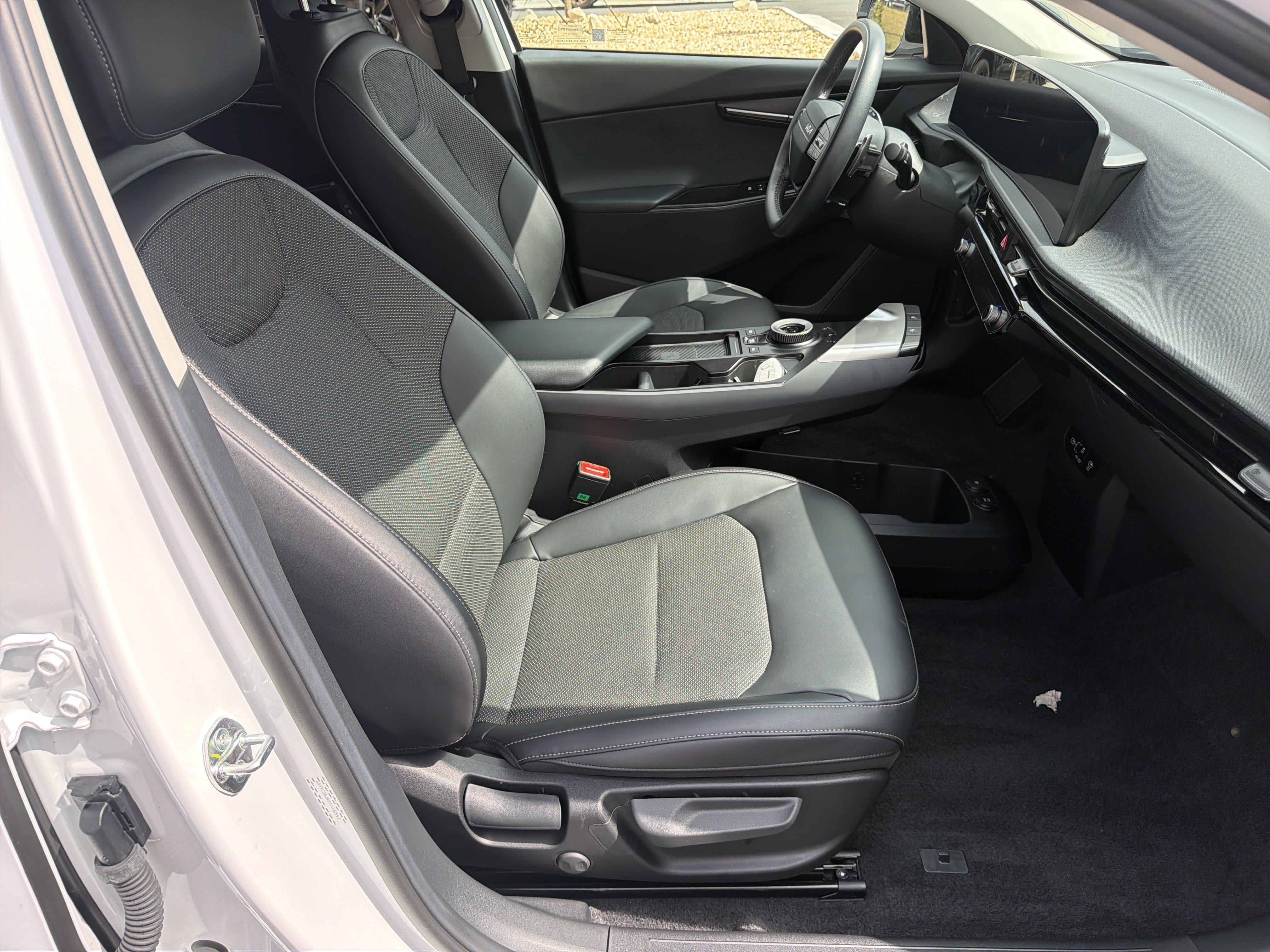Certified 2025 Kia EV6 Light w/ Light LR Technology Package RWD image 13