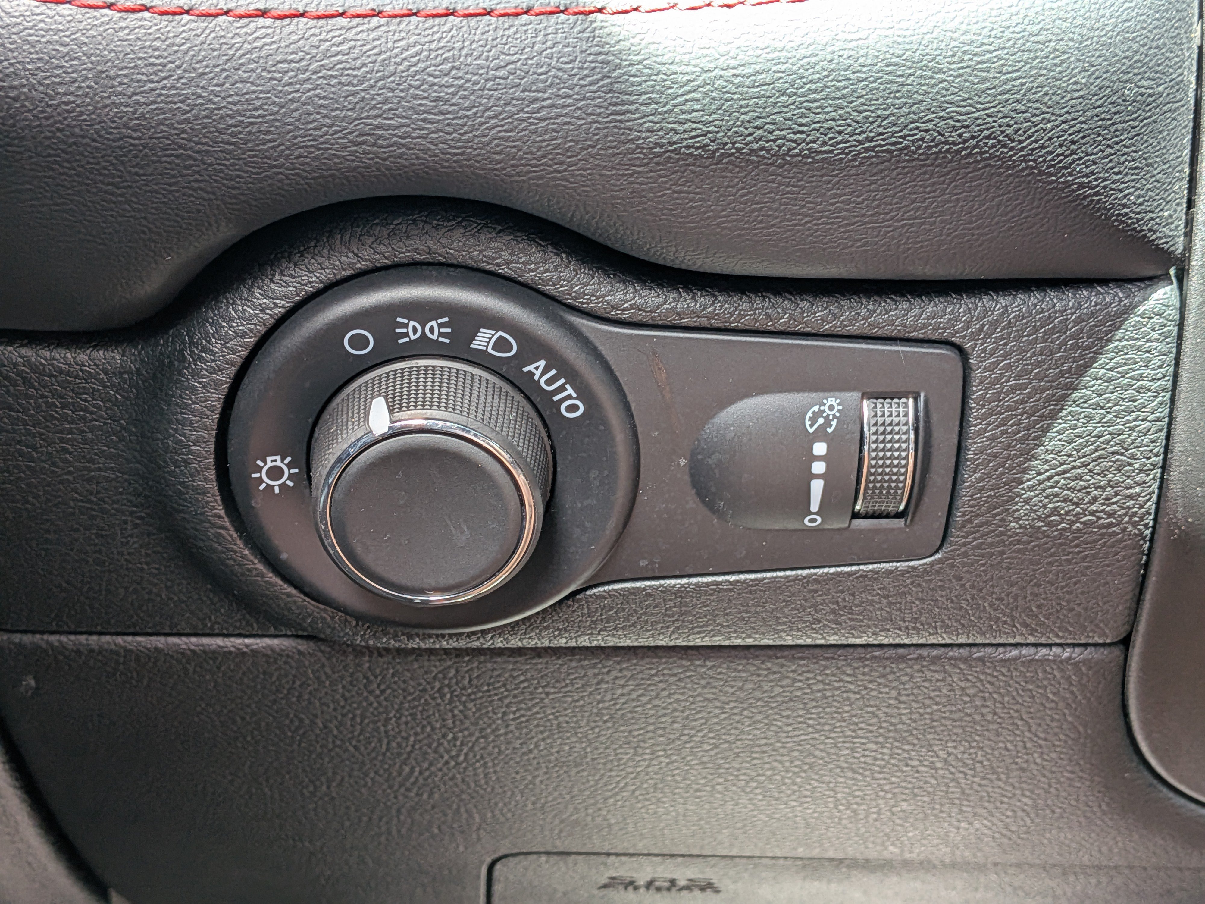 Used 2024 Dodge Durango GT RWD image 24