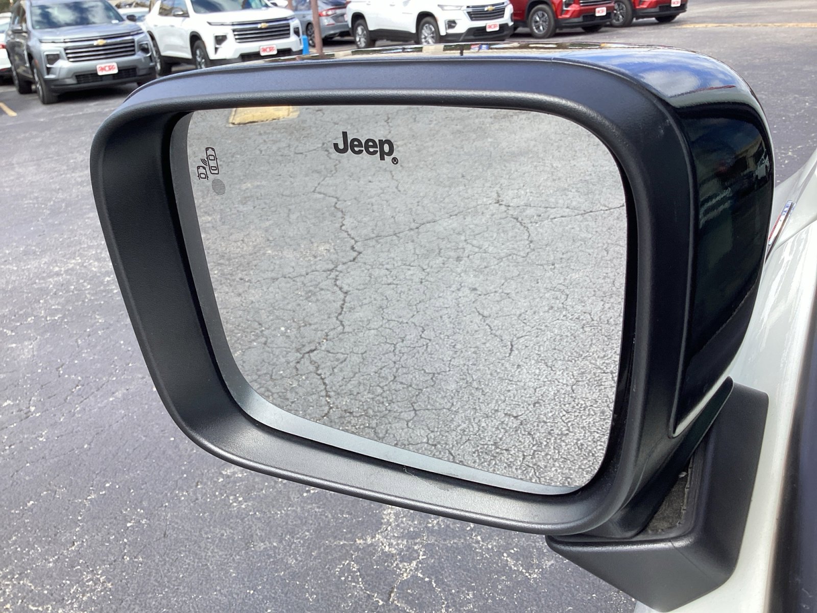 Used 2023 Jeep Renegade Trailhawk AWD/4WD image 30