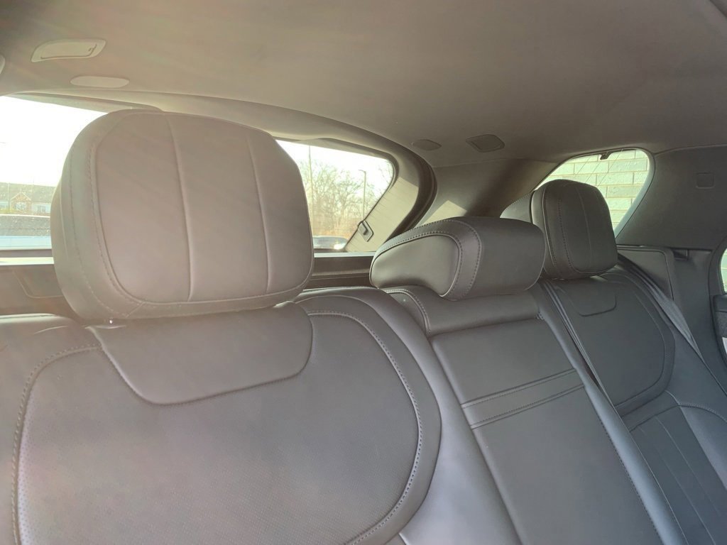 Used 2025 Land Rover Range Rover Sport SE image 18