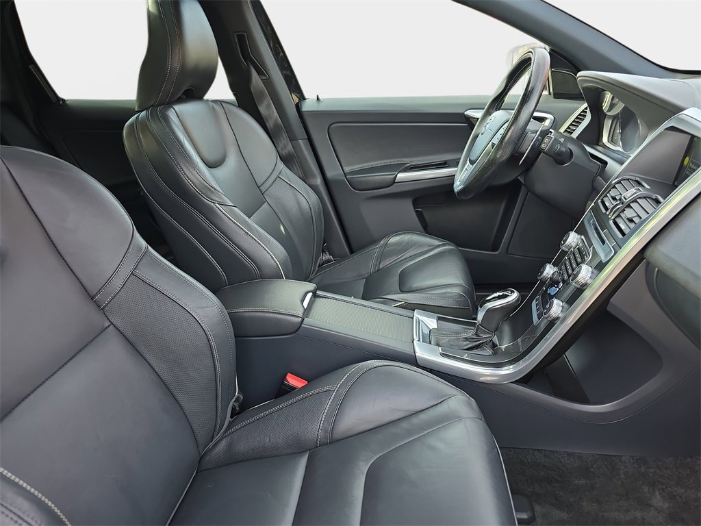 Used 2017 Volvo XC60 T6 R-Design w/ Climate Package image 12