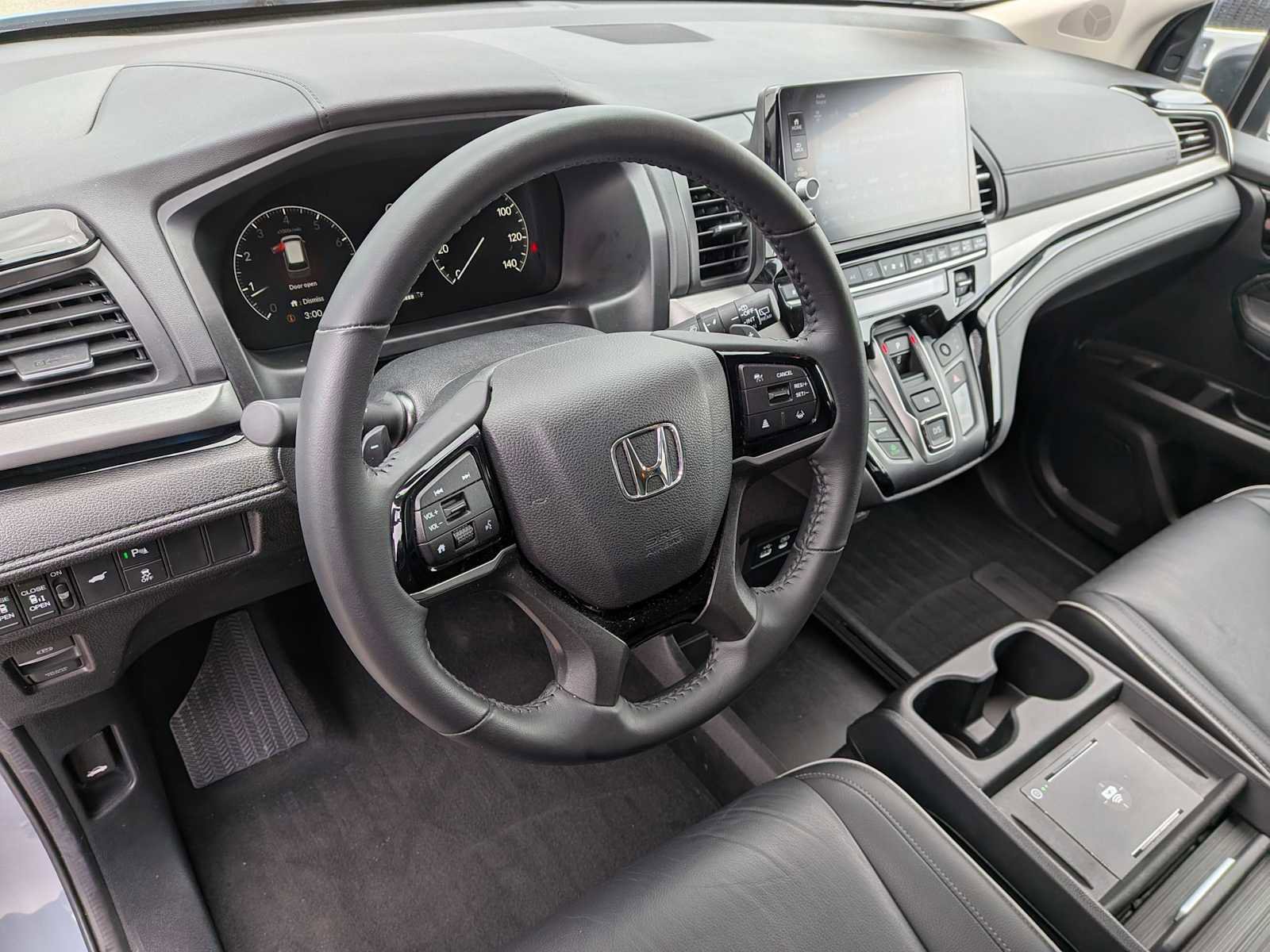 Used 2025 Honda Odyssey Touring image 2