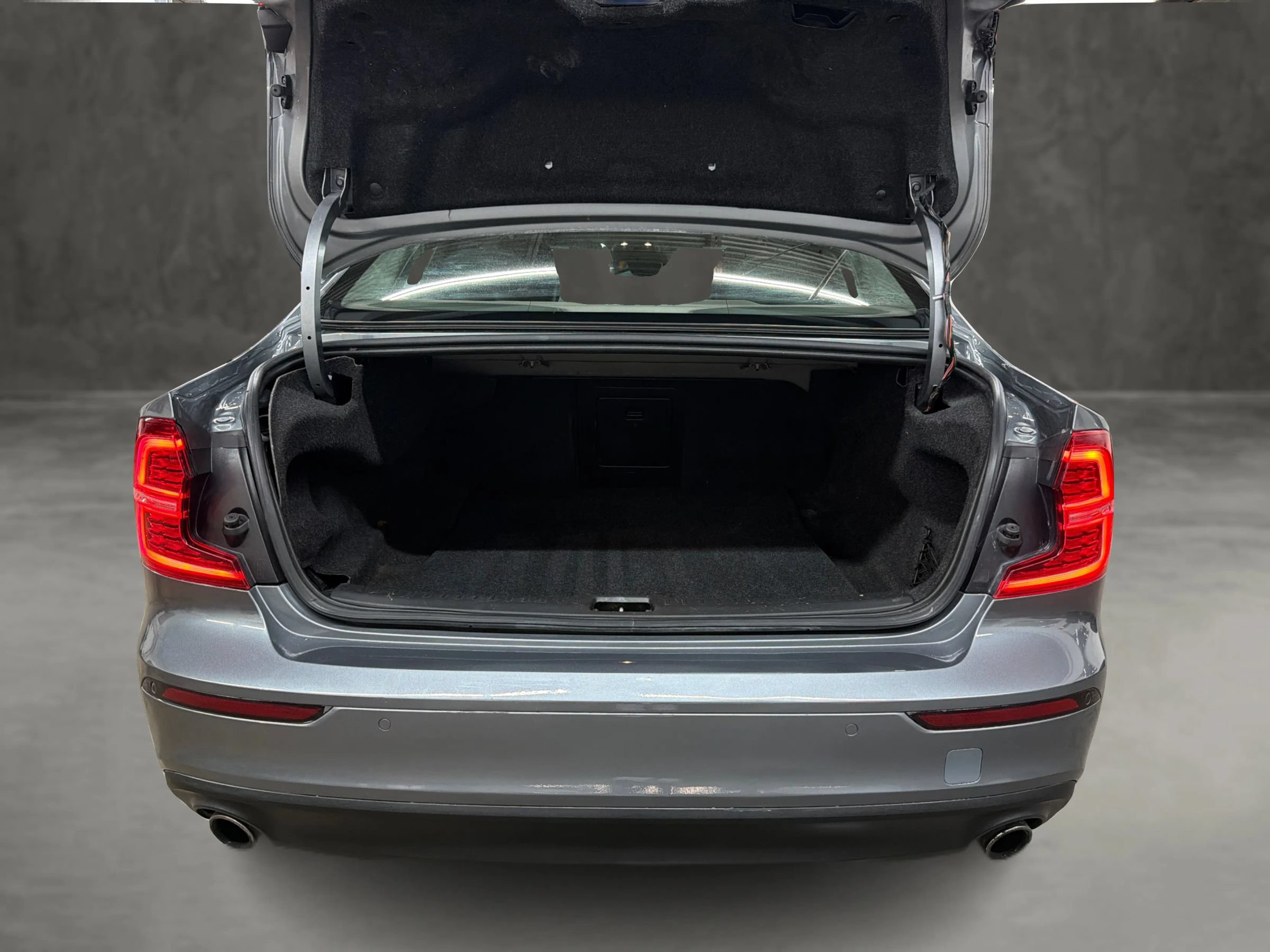 Used 2019 Volvo S60 T5 Momentum w/ Multimedia Package FWD image 12
