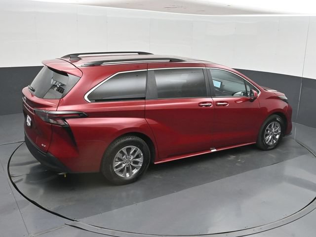 Used 2025 Toyota Sienna XLE FWD image 39