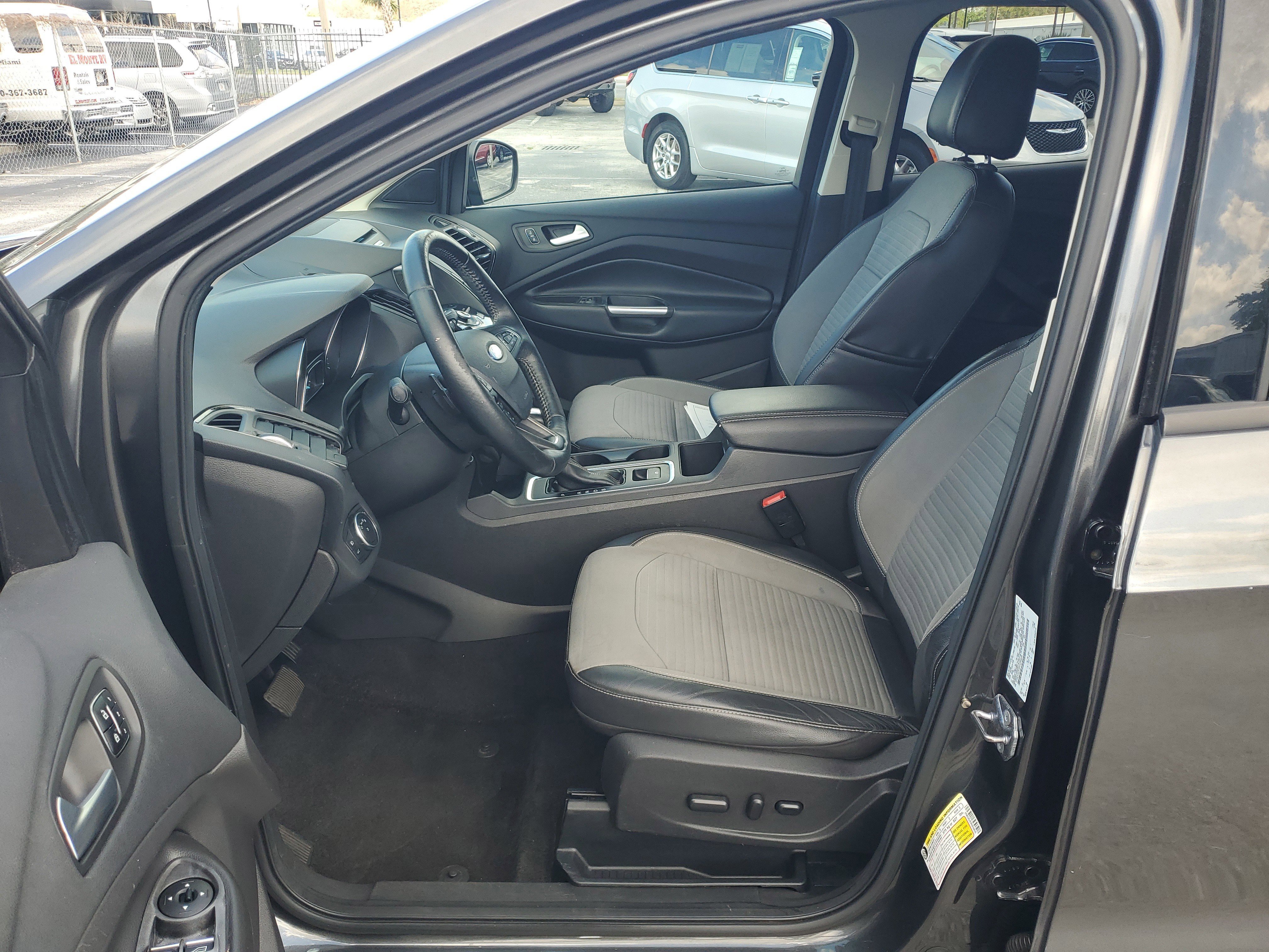 Used 2017 Ford Escape Titanium FWD image 13