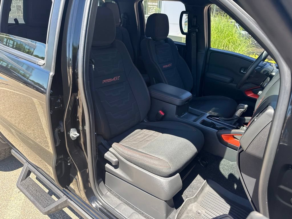 Used 2022 Nissan Frontier PRO-4X w/ Technology Package AWD/4WD image 17